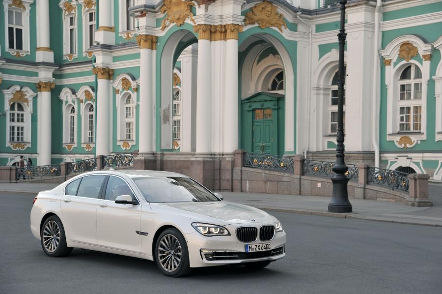 BMW 750i 2013 года  (фото 50 из 56)